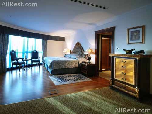 Dhow Palace Hotel 12